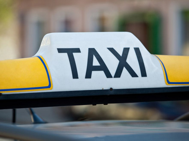 Uwaga na oszustów! Taksówkarze udają ochroniarzy i psychoterapeutów