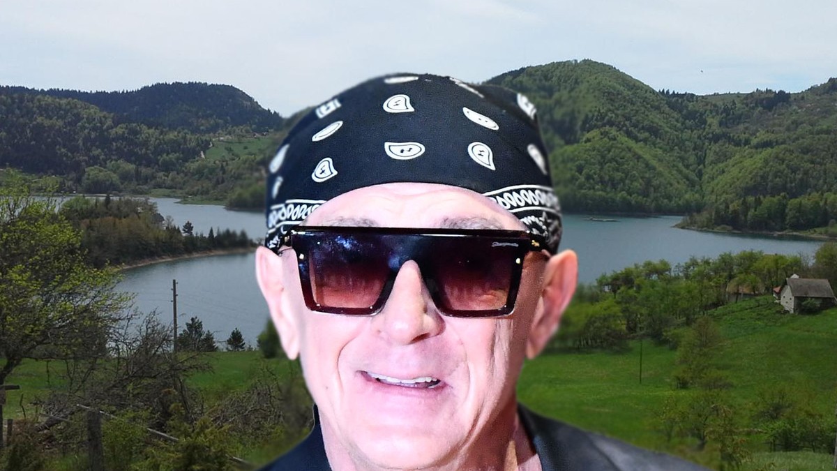 Pevač sagradio 4 kuće od 450 kvadrata i sopstveni most, pa ogradio jezero bovama