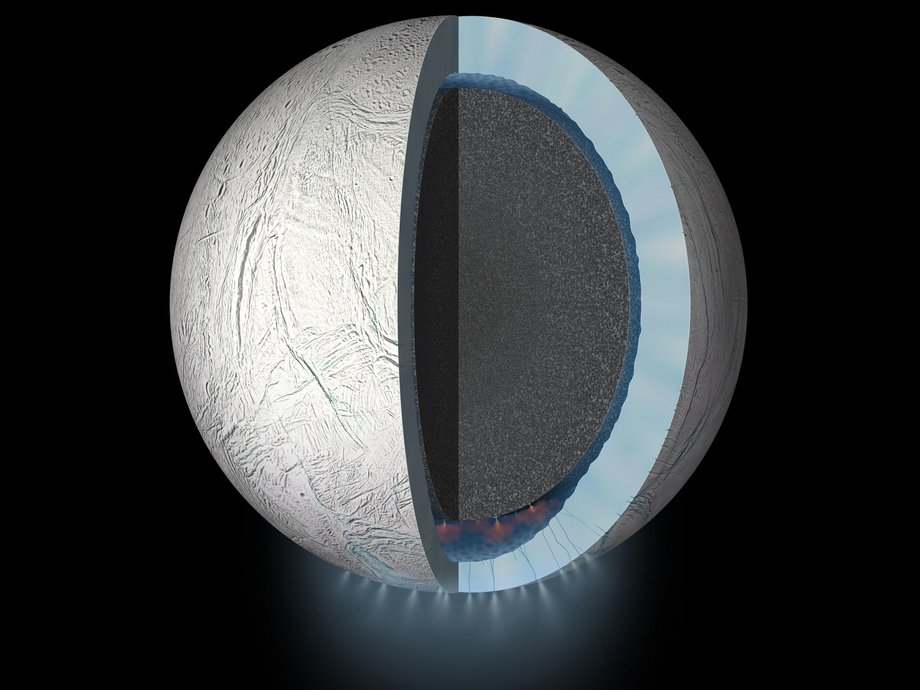 Ilustracja przedstawiająca lodowego Enceladusa