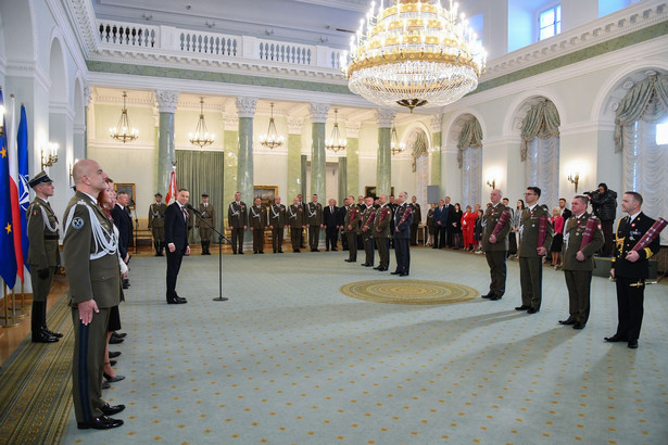 Prezydent RP Andrzej Duda podczas uroczystości wręczenia nominacji generalskich oraz admiralskiej