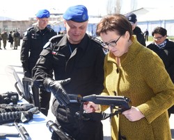 Ewa Kopacz w Kosowie. Premier spotyka się z żołnierzami