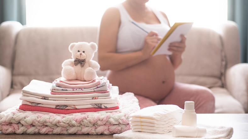 Torba do porodu: co powinno się w niej znaleźć? Co spakować dla dziecka?