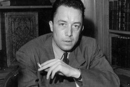 Albert Camus. Zdjęcie wykonane w domu pisarza 13 czerwca 1947 r.