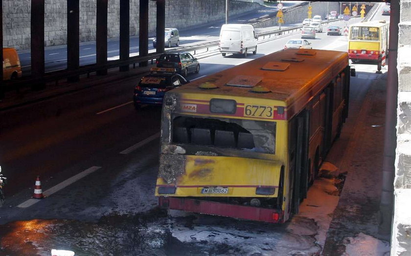 Spłonął autobus w Warszawie