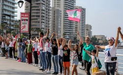 Libańczycy utworzyli łańcuch jedności. Miał długość 170 km