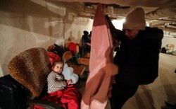 Dziecko przyszło na świat w schronie podczas bombardowania Kijowa