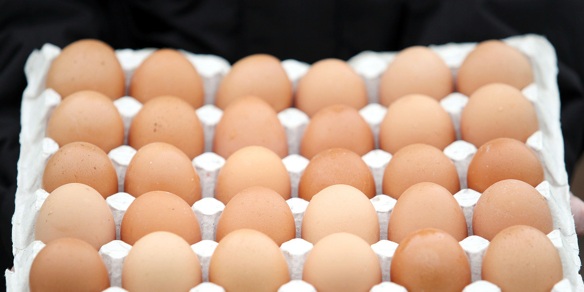 Zwiększone zapotrzebowanie na jaja trafiło na zmniejszoną podaż: kury nie chcą się nieść