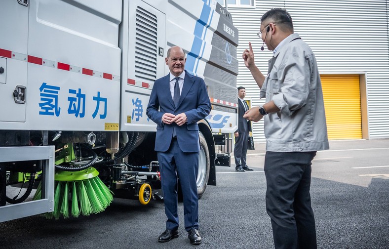 Kanclerz Scholz w chińskiej fabryce Boscha. Chongqing, 14 kwietnia br.