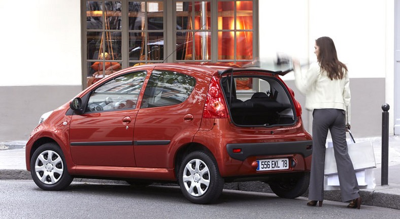 Peugeot 107: z nową twarzą (fotogaleria i dane techniczne)