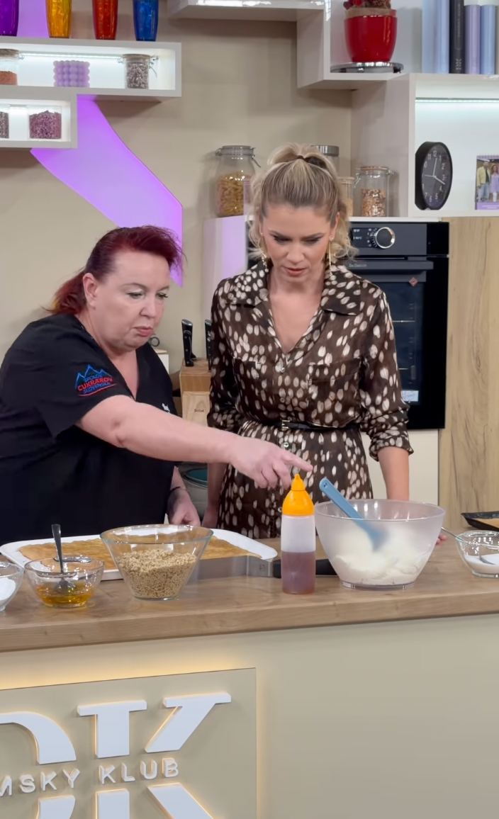 Erika Kandráčová a Karin Majtánová v Dámskom klube.
