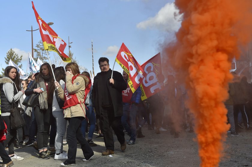 Demonstranci na ulicach Nantes