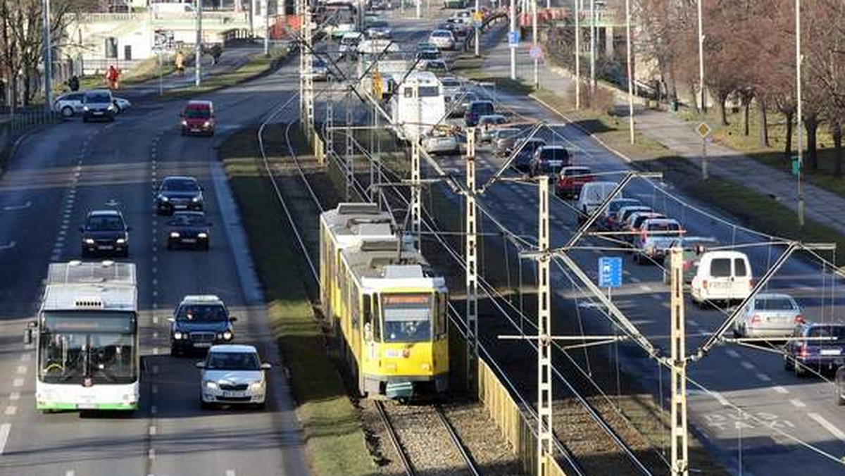 Dłuższy termin przyjmowania zgłoszeń na remont torowiska na ulicy Gdańskiej i Energetyków w Szczecinie. Inwestycja cieszy się dużym zainteresowaniem firm chcących zająć się modernizacją - czytamy na mmszczecin.pl.