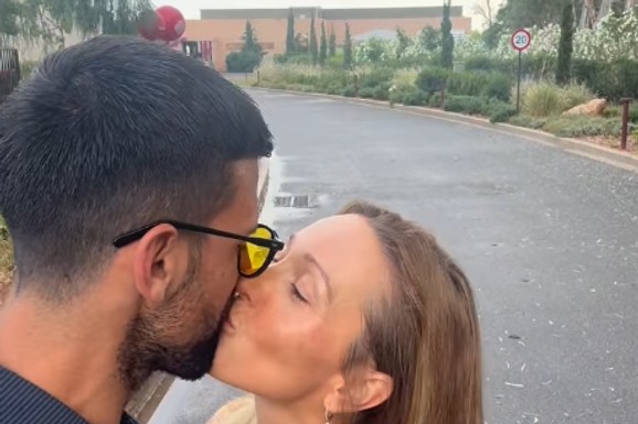 (VIDEO) "ULAZIŠ U PETU DECENIJU" Novak Đoković ovako ženi čestitao jubilarni rođendan: "Sreća, radost, mudrija sam"