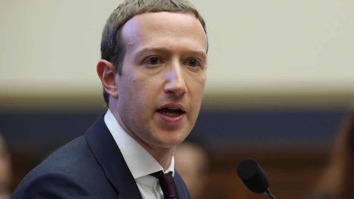 Összeverték Mark Zuckerberget, durva fotót posztolt az arcáról