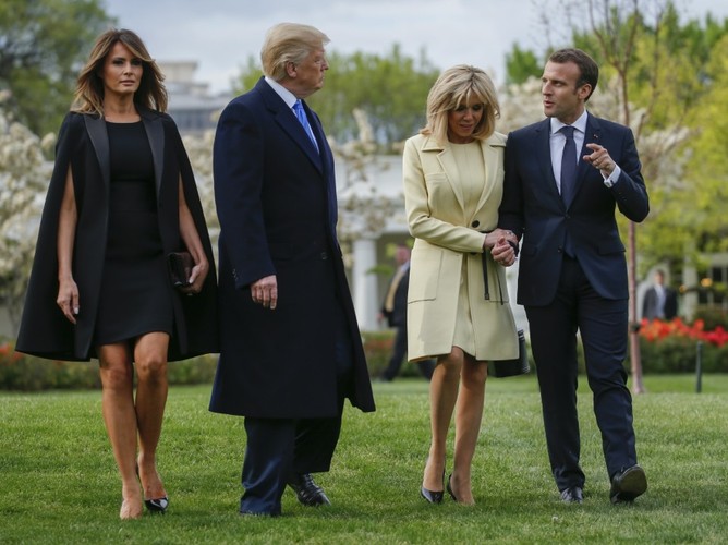 Melania i Donald Trumpowie oraz Brigitte i Emmanuel Macronowie