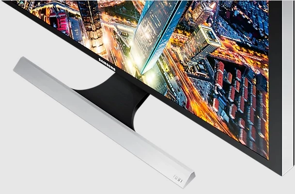 Monitor Samsung U28E590D - elegancka stopka tylko wygląda na metalową, to tworzywo