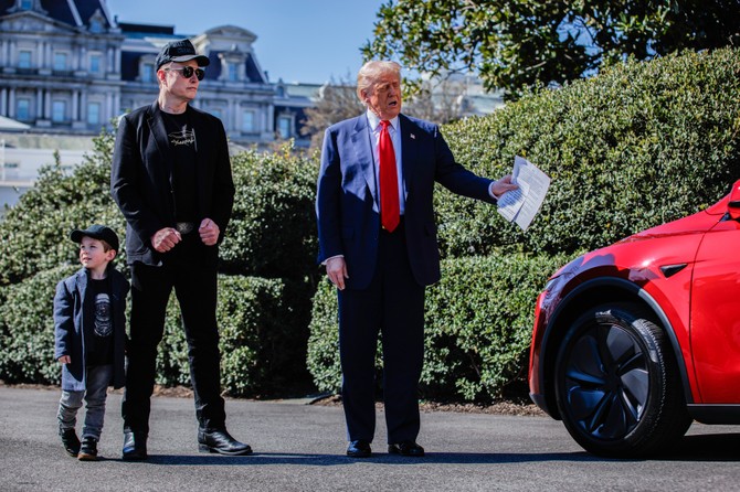Ilon Mask sa sinom i Donaldom Trampom
