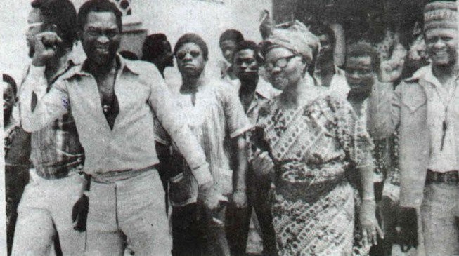 Fmat et sa mère, Funmatile Ransome-Kuti, est une activiste de premier plan au Nigéria. 