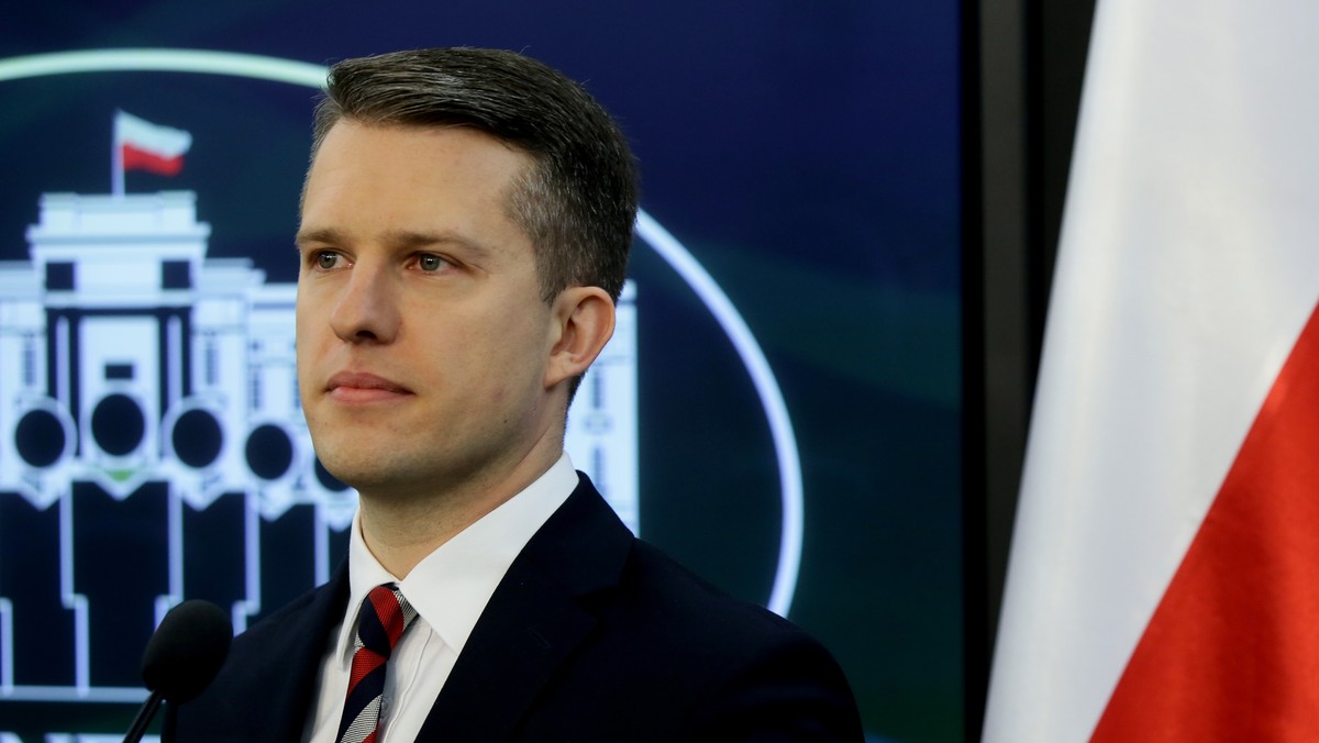 Poseł Arkadiusz Marchewka z Platformy Obywatelskiej chce, by po ulicach Szczecina jeździły samochody elektryczne. Infrastrukturę w tym celu miałoby stworzyć ministerstwo energii w ramach Planu Rozwoju Elektromobilności. Poseł napisał w tej sprawie wniosek.