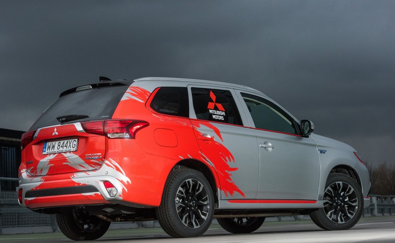 Mitsubishi outlander PHEV - zdjęcie poglądowe