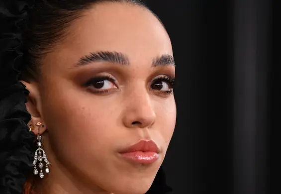 FKA Twigs oskarża Shię LaBeoufa o przemoc w związku. Aktor wystosował oświadczenie