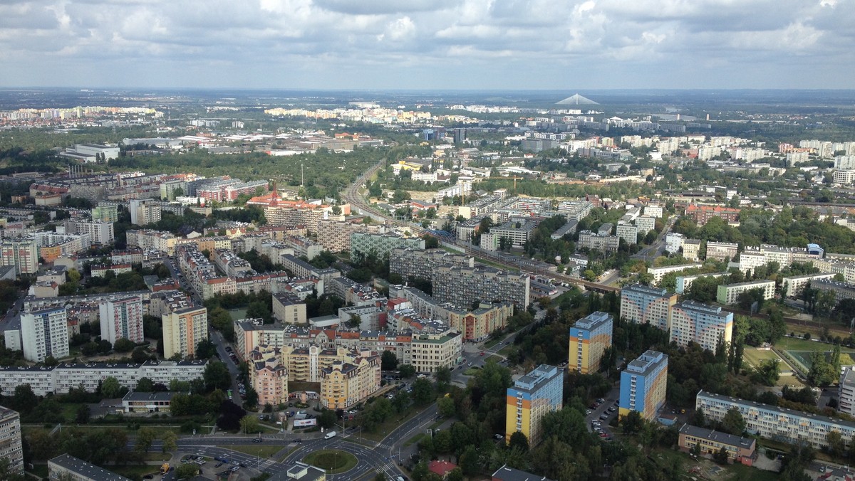 Wrocławscy politycy SLD zwrócili się z apelem do prezydenta Wrocławia Rafała Dutkiewicza, by miasto wycofało grunty zgłoszone do rządowego programu Mieszkanie plus i przeznaczyło je na budowę mieszkań komunalnych.