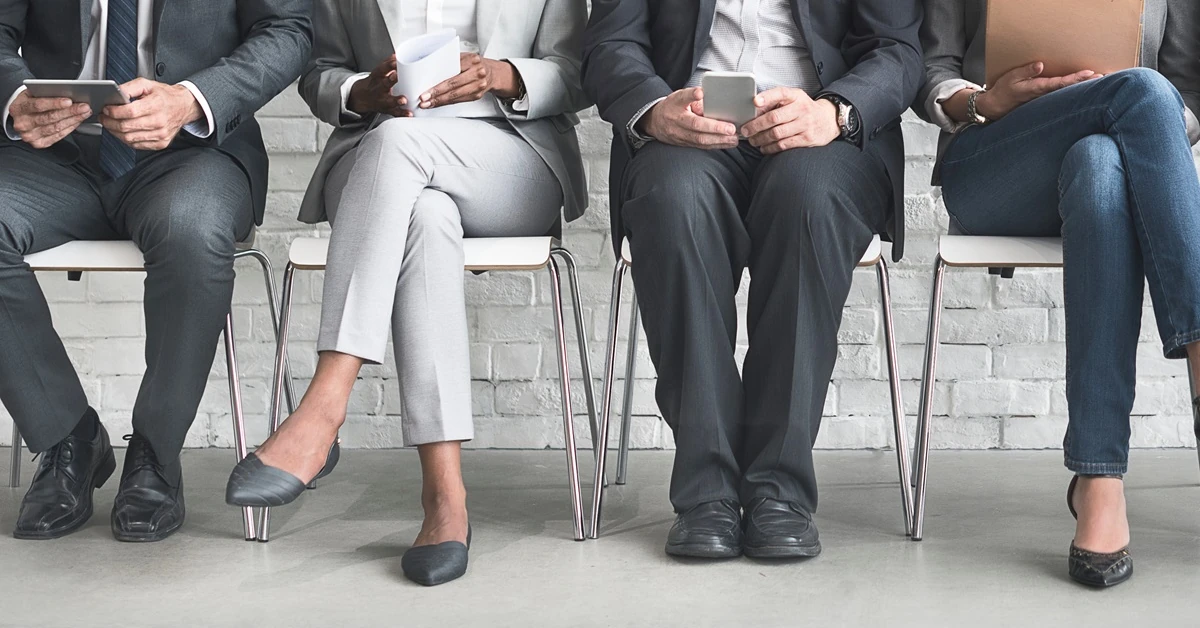 Trudniejszy start na rynku pracy. Ubyło ofert dla młodych. Oto główny powód