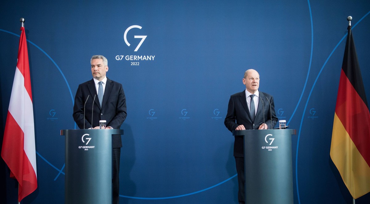 Kanclerz Austrii Karl Nehammer i kanclerz Niemiec Olaf Scholz