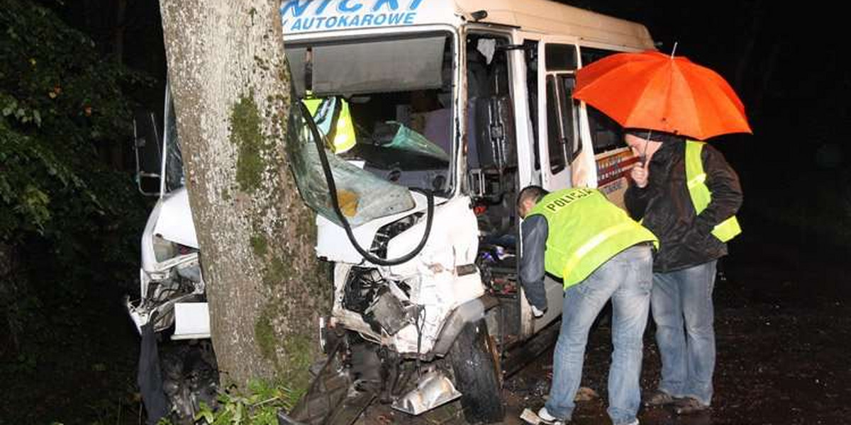 Wypadek busa. 12 rannych, 1 osoba nie żyje!