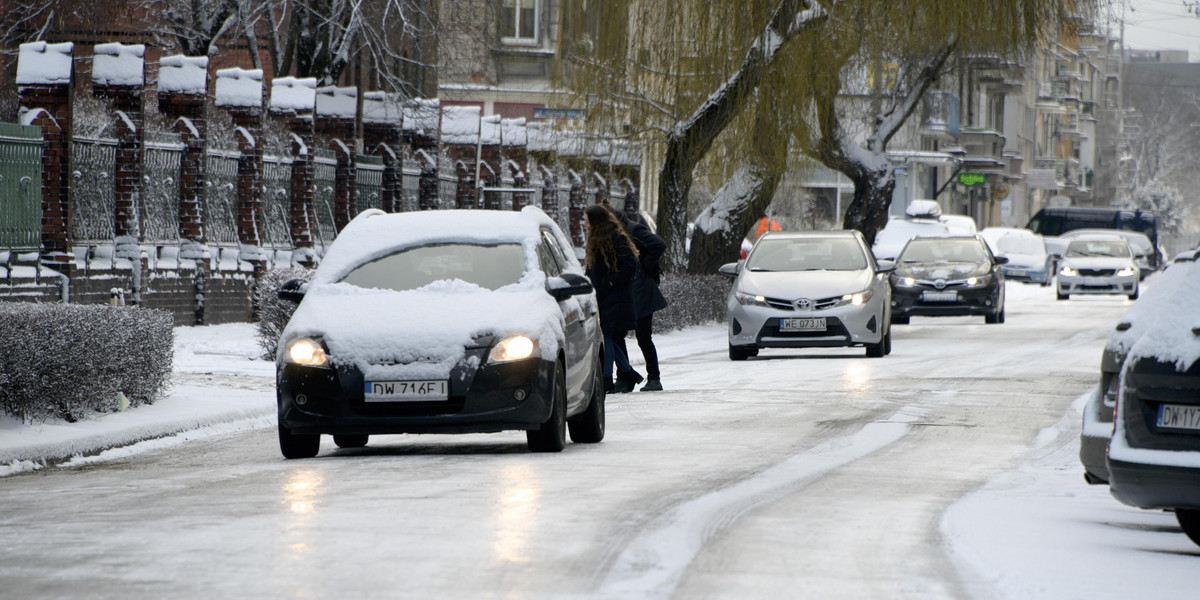 Uwaga na śnieg i oblodzenia. Ostrzeżenia dla dziesięciu województw