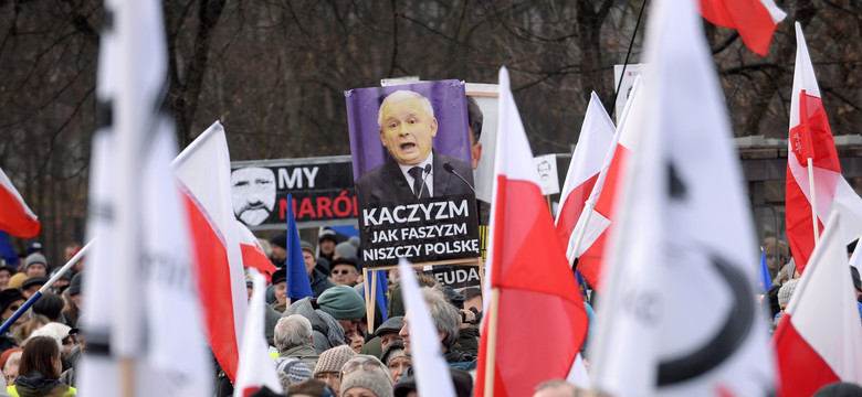 "Jestem Bolkiem". Demonstracja KOD-u jako wsparcie dla Lecha Wałęsy. ZDJĘCIA