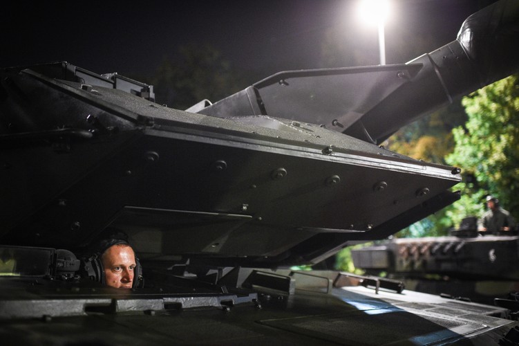 Próba generalna przed defiladą z okazji święta Wojska Polskiego, w nocy z 11 na 12 bm.  (ukit) PAP/Jacek Turczyk