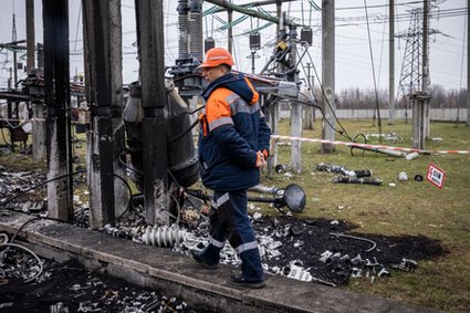 Rosjanie bombardują ukraińską energetykę. Włochy pomogą w odbudowie sieci