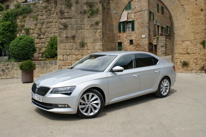 Nowa Skoda Superb