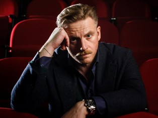 Szczepan Twardoch namawia do poważnej dyskusji o bezpieczeństwie w Europie zamiast rozmów o garniturach Hołowni