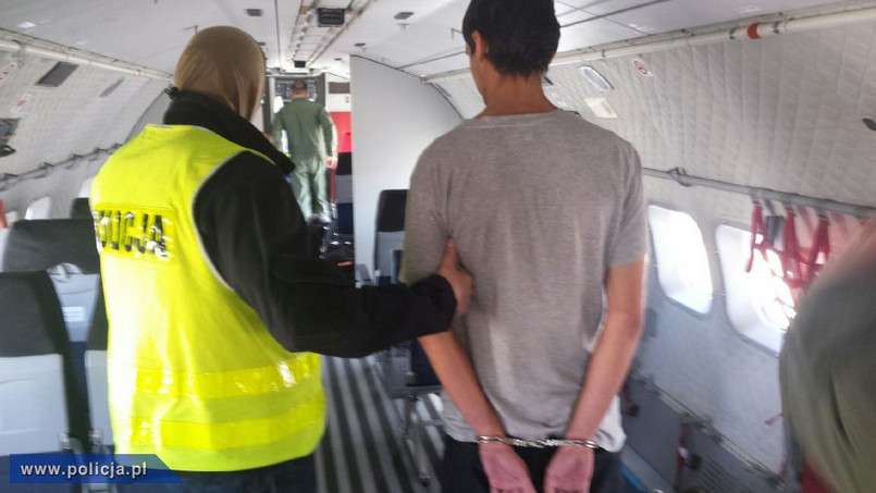 Kajetan P. dziś został przywieziony z Malty do Warszawy wojskowym samolotem CASA. Z lotniska w konwoju trafił go do aresztu śledczego. Jutro ma zostać przesłuchany przez prokuraturę. Grozi mu dożywocie.