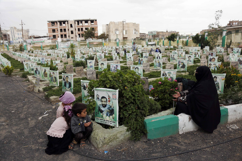 Groby ofiar wojny w Jemenie. Sana. 13.04.2023 r.