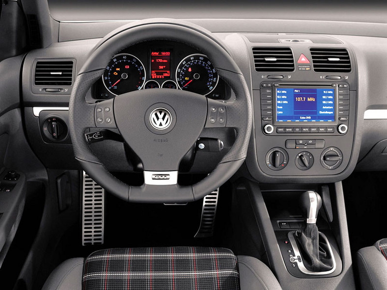 Volkswagen Golf GTI MK5 (2004) 