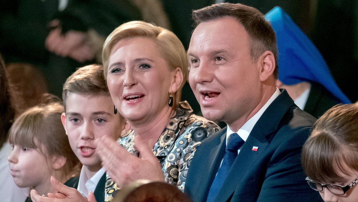 Prezydent Andrzej Duda z małżonką Agatą Kornhauser-Dudą wezmą w sobotę udział w Orszaku Trzech Króli w Skoczowie (Śląskie) – podała w środę Kancelaria Prezydenta.