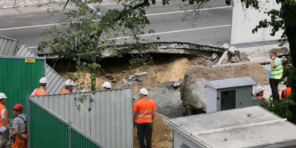 WARSZAWA II LINIA METRA BUDOWA ZAPADNITA ULICA