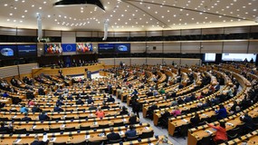 Panika w Brukseli po ruchu smerfów. Chcą przyspieszenia ws. umowy Mercosur