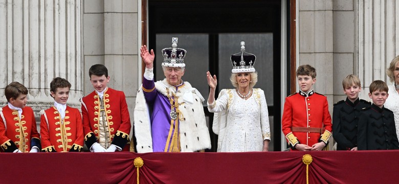 Są "głęboko poruszeni". Pałac Buckingham przekazuje oświadczenie pary królewskiej