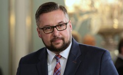 Sekretarz generalny SLD: Proponuję utrzymać się w Warszawie za 9 tys. zł