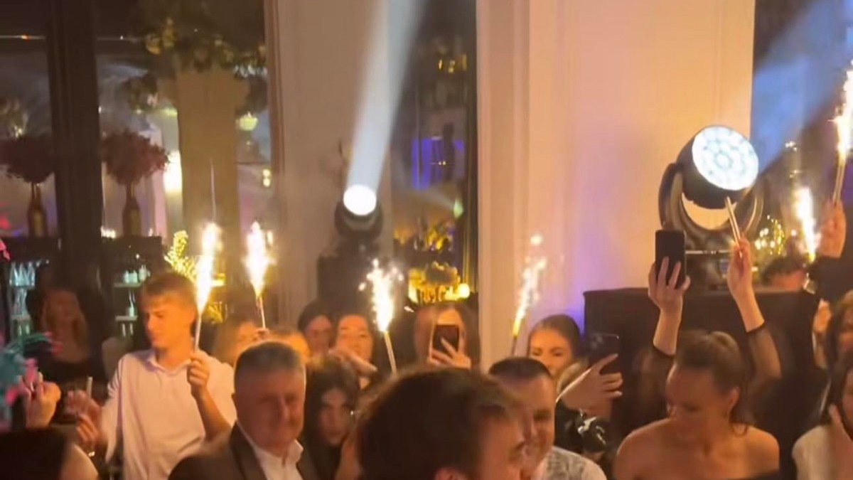 MILI PROSLAVIO 18. ROĐENDAN SINA MARKUSA Gala slavlje, torta na tri sprata, prskalice: Evo kako njegov naslednik izgleda