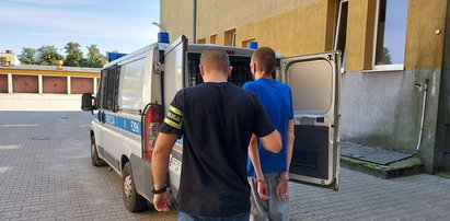 Najpierw podpalił sklep Lewiatan w Kutnie, a potem patrzył jak płonie i wszystko nagrywał! Został złapany przez policję