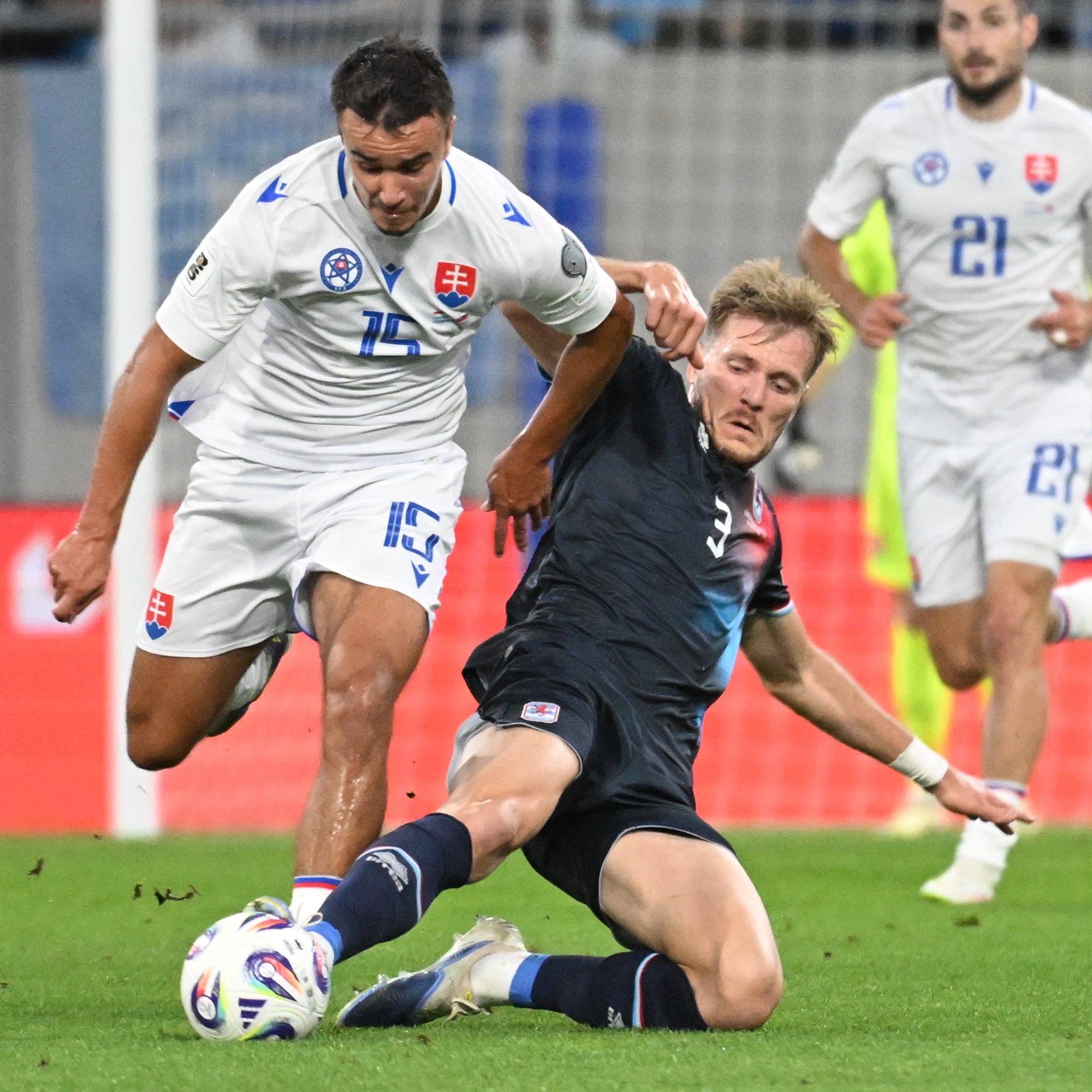 David Strelec (Slovensko) a Enes Mahmutovič (Luxembursko).