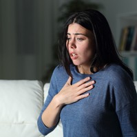 Magas pulzus, heves szívdobogás, kipirosodás: ezek a mellékveserák tünetei