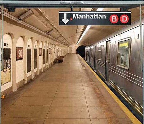 Dzięki gustownej fototapecie nudne drzwi do garażu zyskują zupełnie nowy charakter