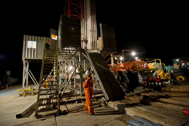 A jak przebiegają poszukiwania? Amerykańska spółka, w której udziały ma słynny George Soros, prowadzi już odwierty w pobliżu Pińczowa, na Kielecczyźnie. Obok Pińczów – Odwiert gazu łupkowego Chopin-1 prowadzony przez San Leon Energy Plc's.