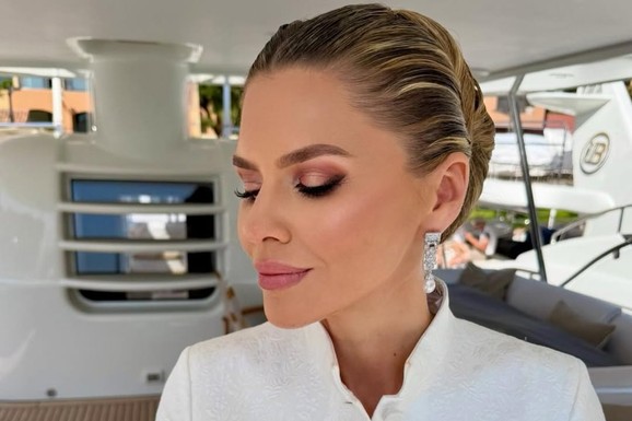 "KAO ZALJUBLJENA TINEJDŽERKA!" Melina živi život iz snova na Azurnoj obali! Ljubi moćnog biznismena, a evo kako je ugađala bivšem mužu: "On bez tog grada ne može"